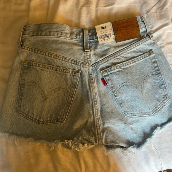 LEVI 501s HIGH RISE LIGHT WASH - Picture 2 of 3